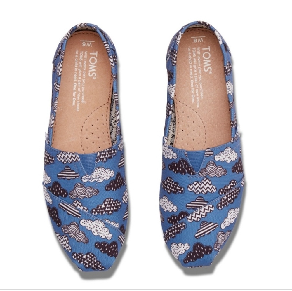 TOMS Classic Canvas with Clouds